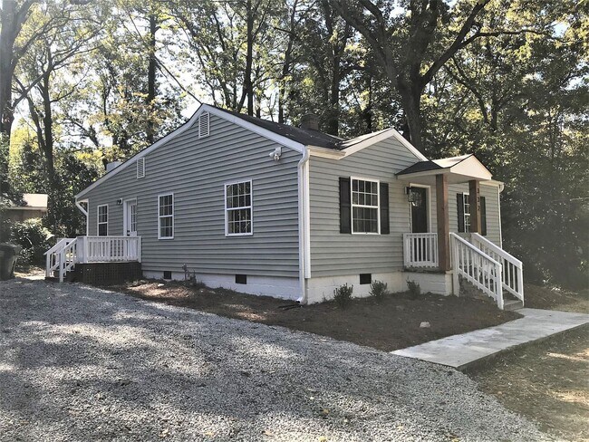 Building Photo - Room for Rent in 3 Bedroom Home at Webster St