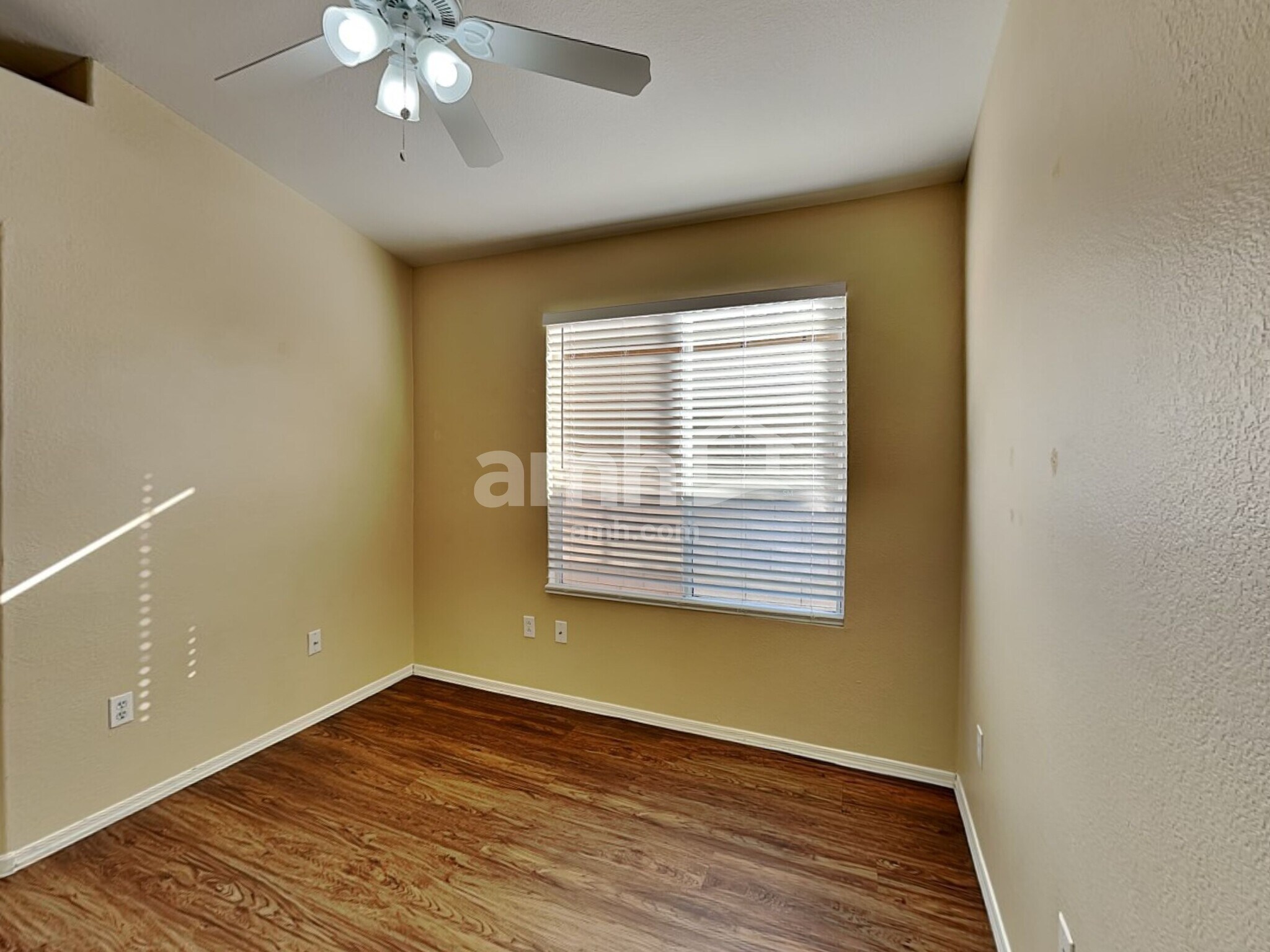 Building Photo - 10455 W Reade Ave