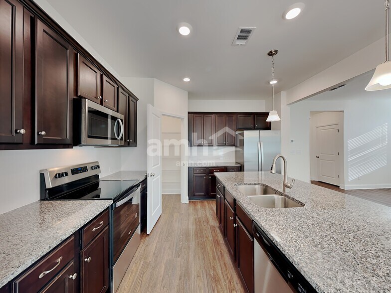 Building Photo - 7062 Creeksong Dr