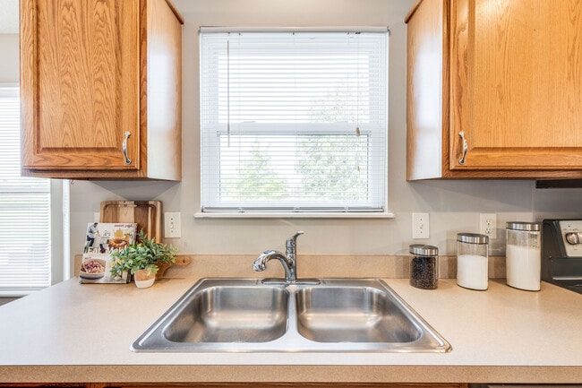 Building Photo - 7225 Bromfield Dr