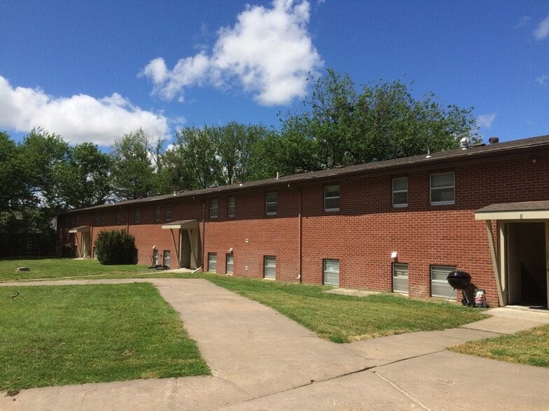 Building Photo - 708 W 12th St