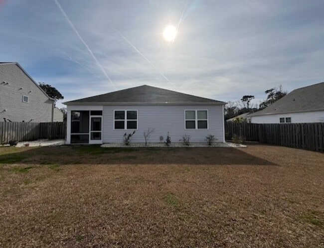 Building Photo - Stunning, Pet Friendly Home!