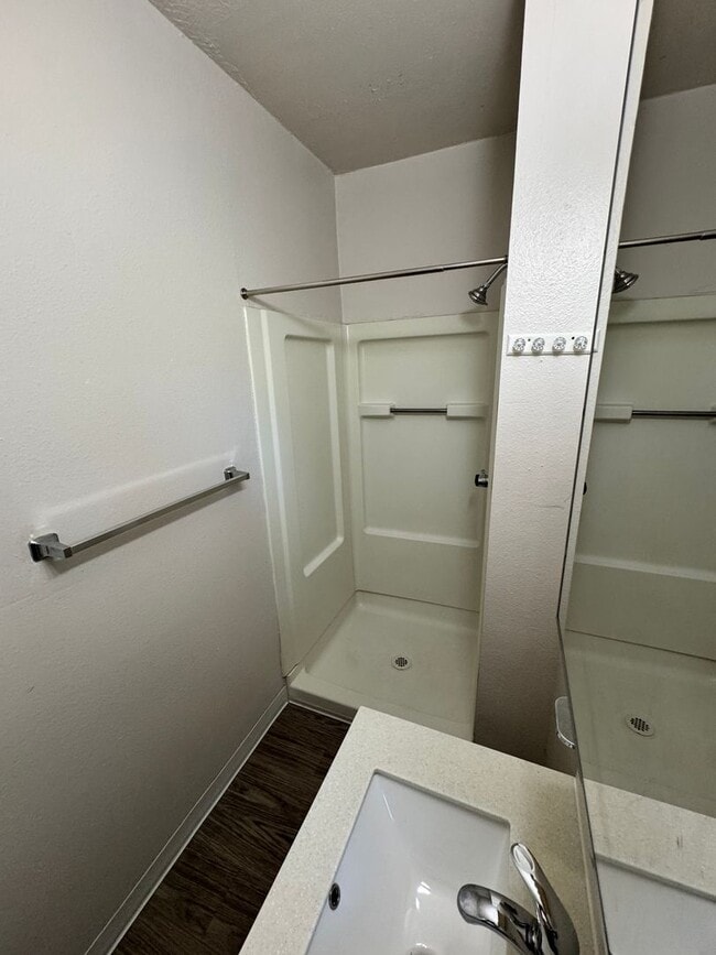 Building Photo - Nehalem Place