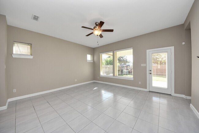 Building Photo - 8114 Silverspot Ln