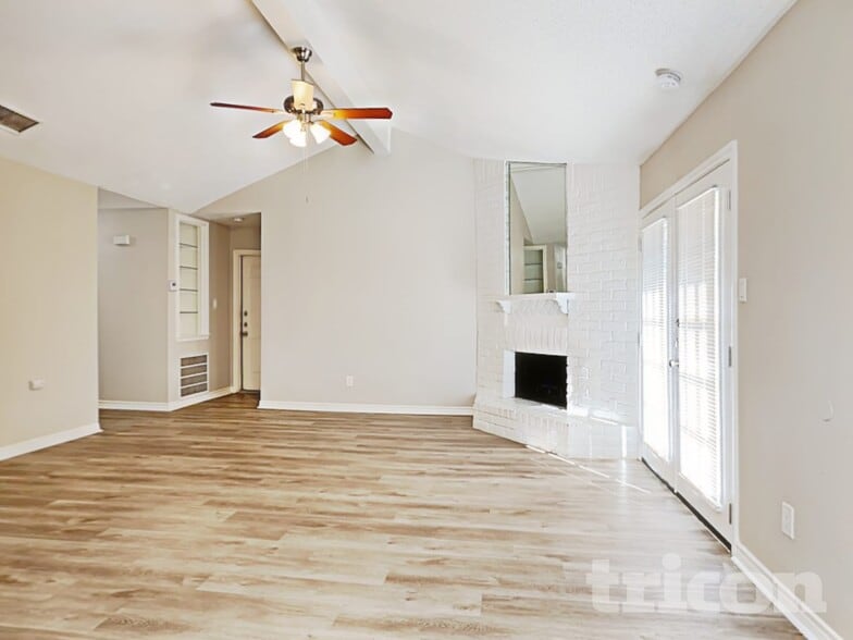 Building Photo - 2214 Townhall Ln