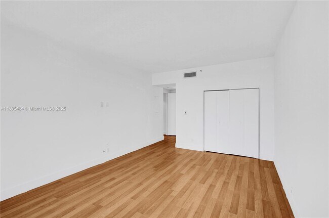 Building Photo - 20281 E Country Club Dr