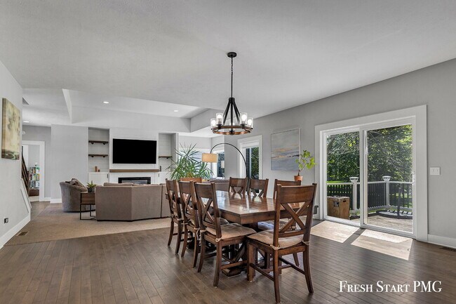 Building Photo - Spacious 6-Bedroom Retreat in Rockford with 3.5 Luxurious Baths
