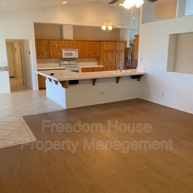 Building Photo - 3260 Helicopter Ave