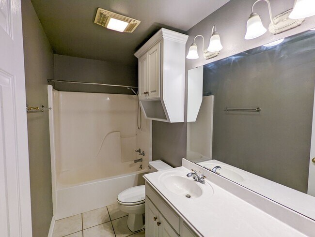 Building Photo - 2518 Brookhaven Dr