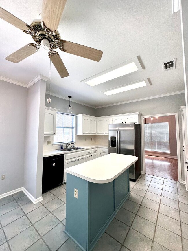 Building Photo - 11821 Thornberry Ln