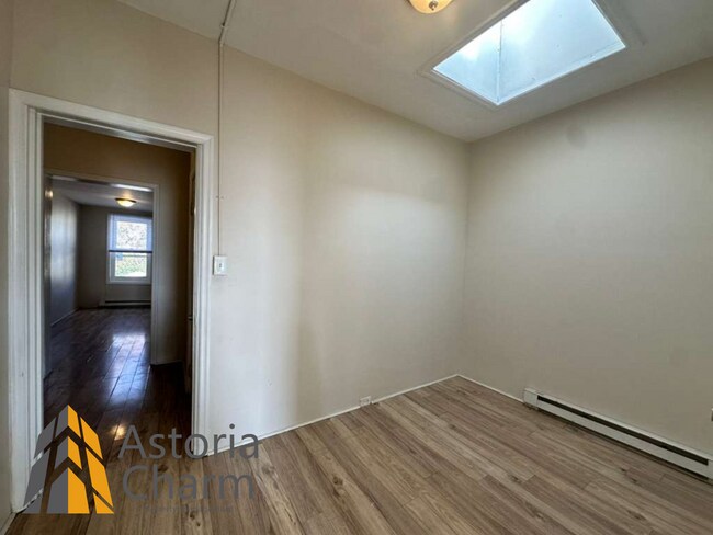 Building Photo - 910 Edmondson Ave