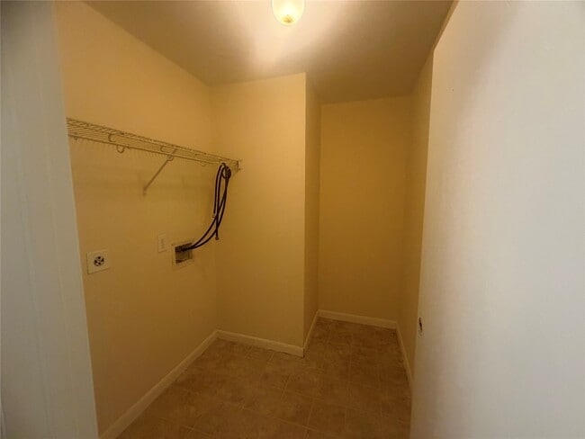 Building Photo - 8103 Forest Glen Dr