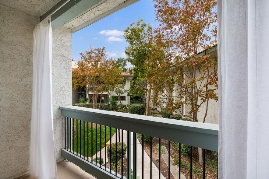 Building Photo - 4732 Park Granada