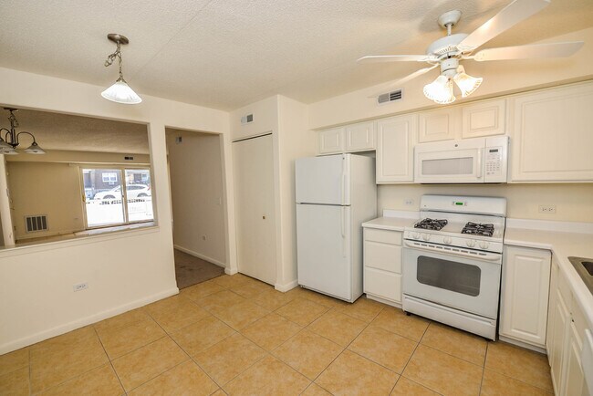 Building Photo - 8751 W Catherine Ave