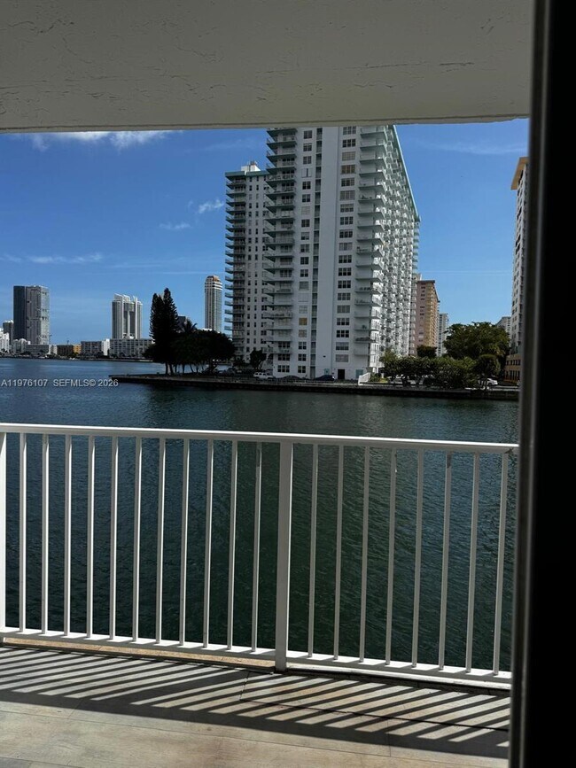 Building Photo - 4000 NE 170th St