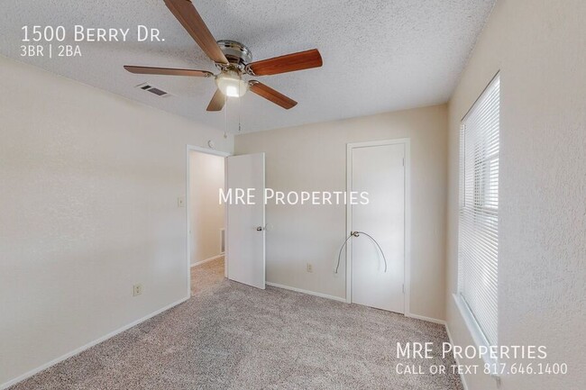 Building Photo - 1500 Berry Dr