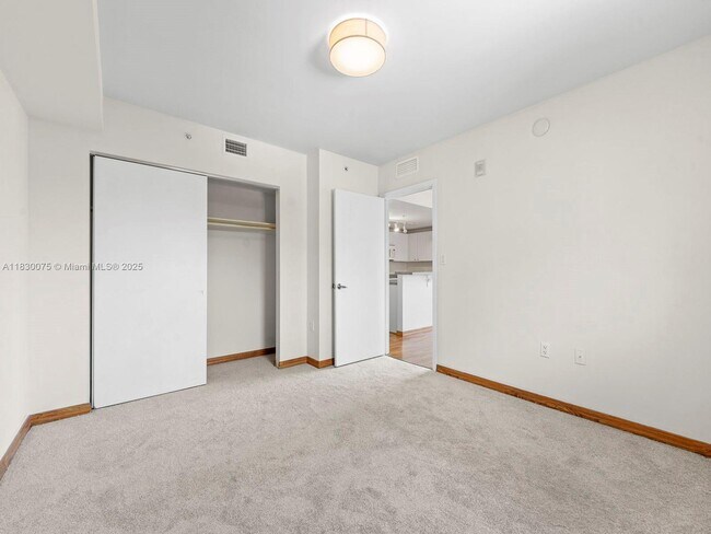 Building Photo - 2740 SW 28th Terrace