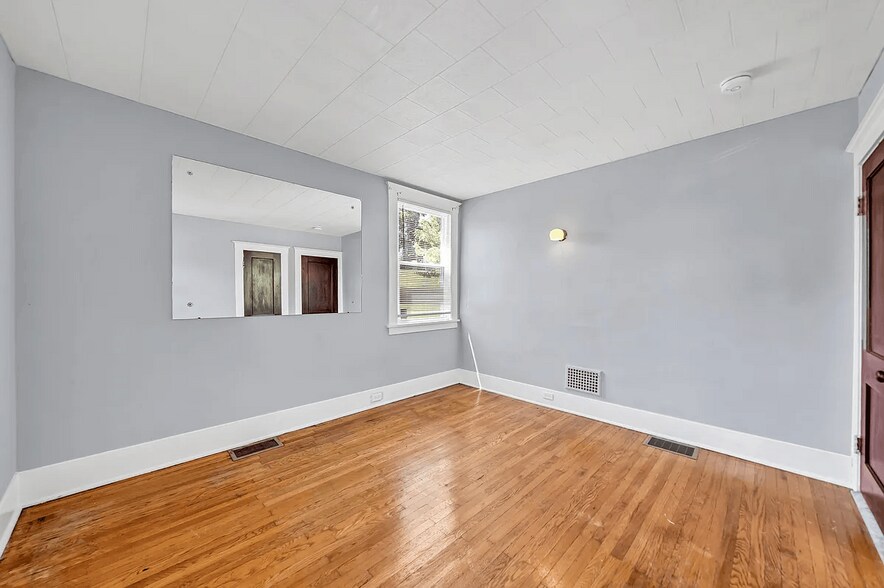 Building Photo - 238 Crestwood Ave