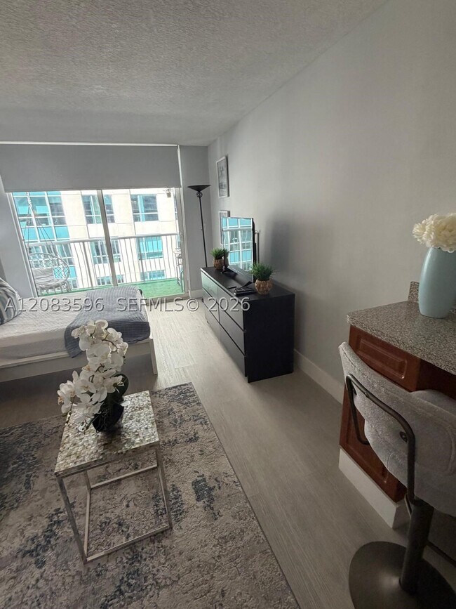 Building Photo - 1200 Brickell Bay Dr