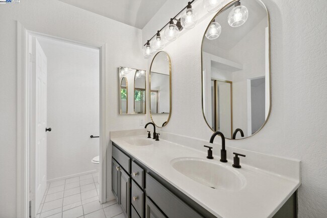 Building Photo - 1733 Magnolia Cir