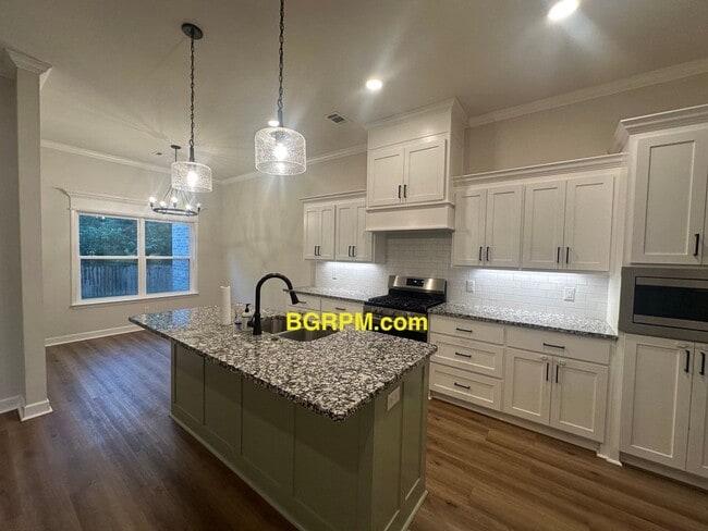Building Photo - 4 BD 2 BA