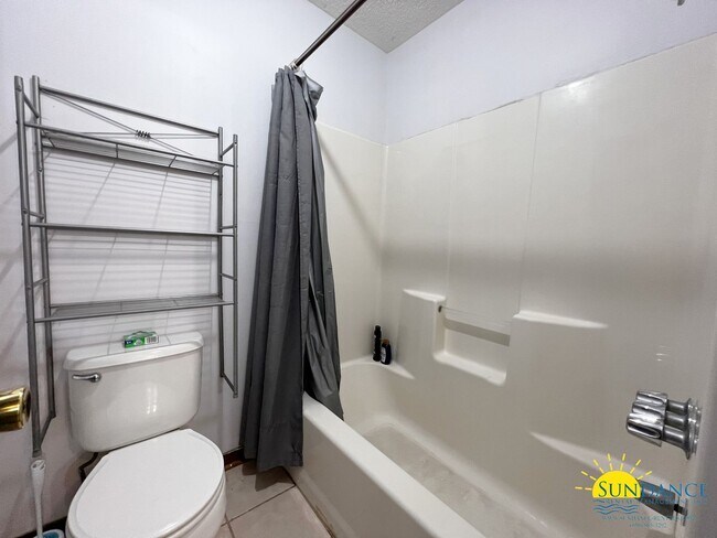 Building Photo - Beautiful 3 bedroom home in South Crestview!