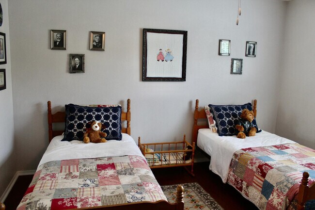 Building Photo - 2041 E Gary Cir