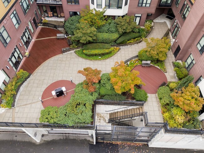 Building Photo - Expansive View Penthouse!