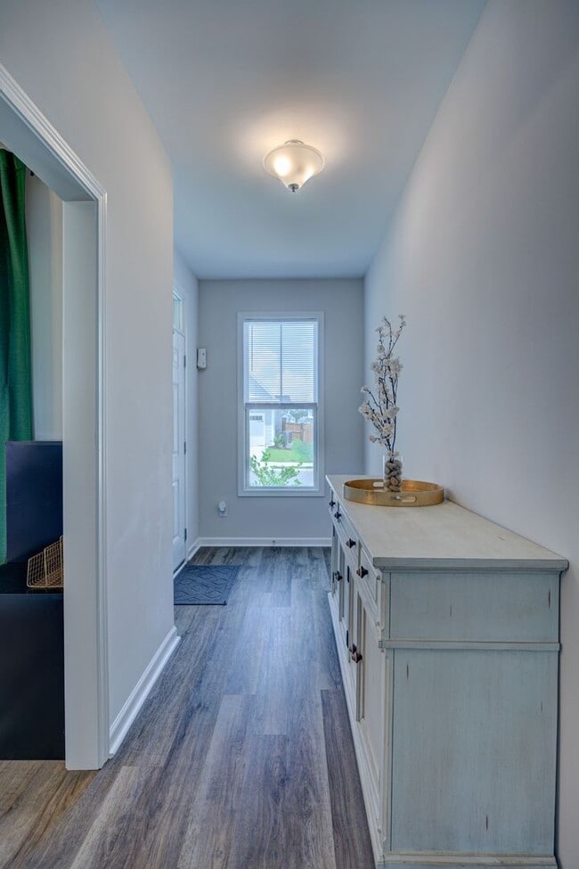 Building Photo - Luxurious 3 bedrooms 2.5 bath home in Northern Lights.