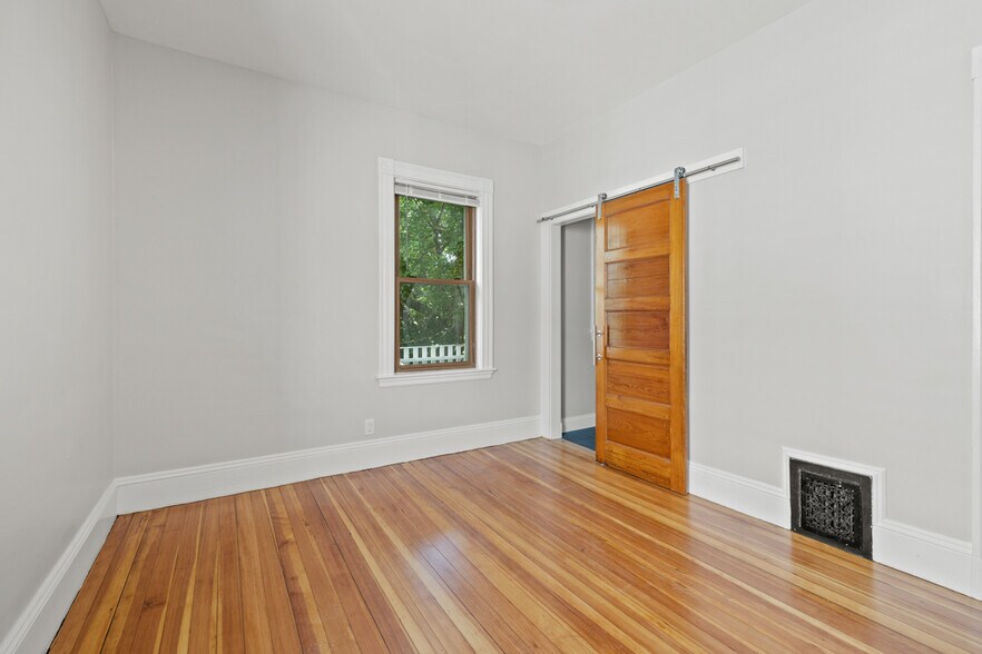 Building Photo - 19 Taft St