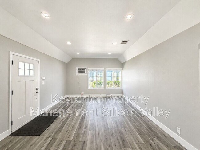 Building Photo - 399 Don Basillo Way
