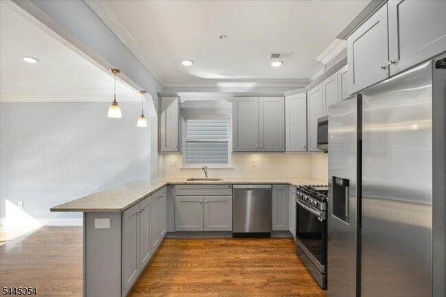 Building Photo - 267 S 10th St