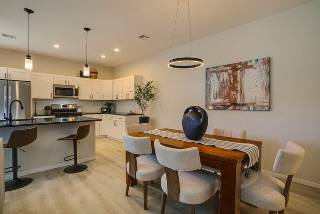 Building Photo - New Townhome in the Far NE Heights