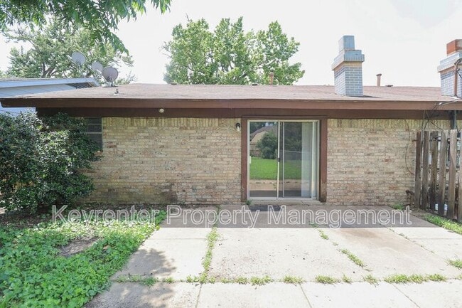 Building Photo - 6135 S Troost Ave