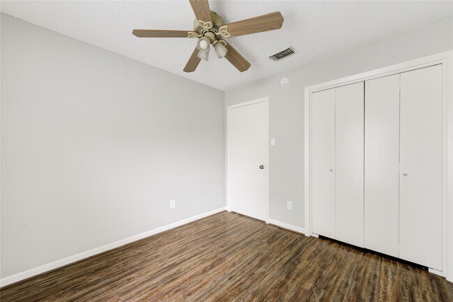Building Photo - 1206 Park Ln