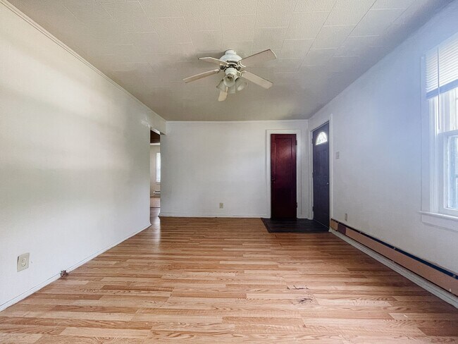 Building Photo - 810 S Luick Ave