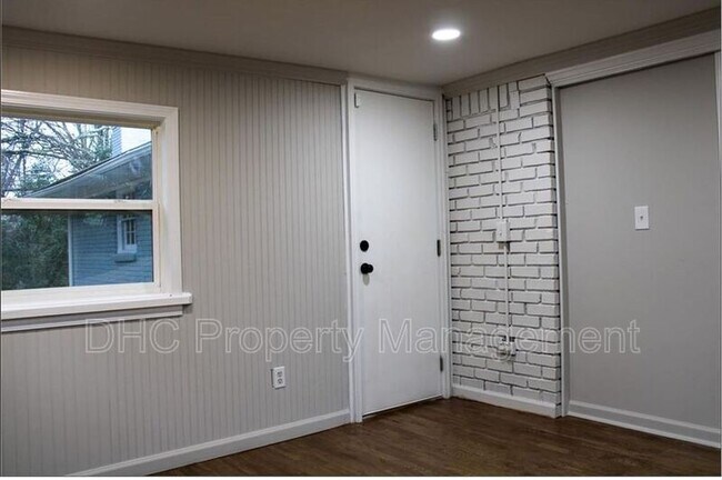 Building Photo - 1400 Cornwall Rd