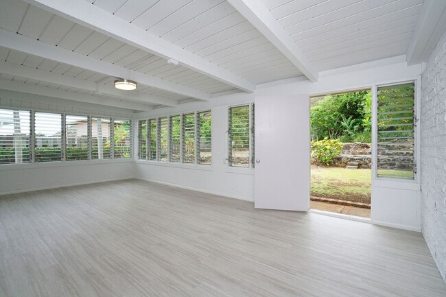 Building Photo - 735 Kapulena Loop