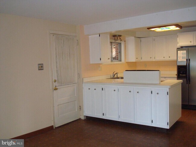 Building Photo - 5 Edgewold Ln