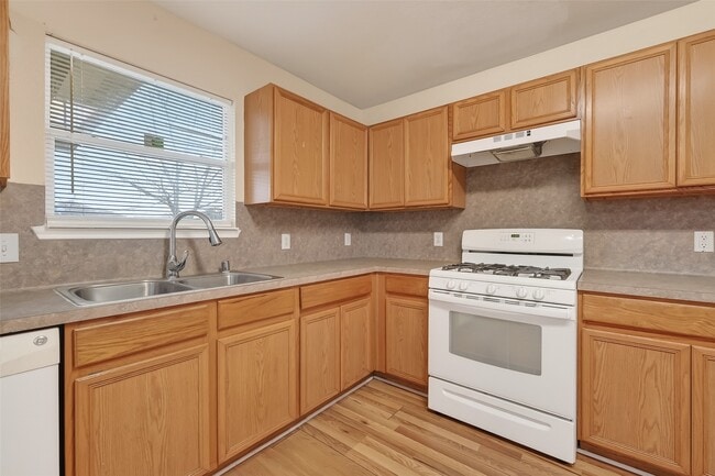 Building Photo - 13410 Blue Swallow Dr