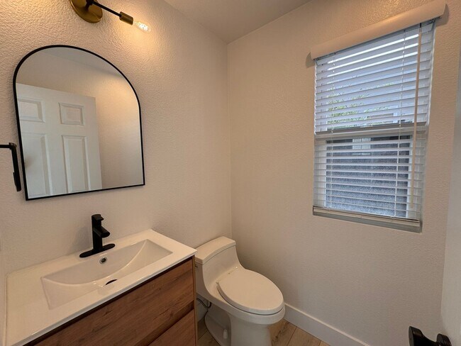 Building Photo - Stylish Renovated Home with Garage & Priva...