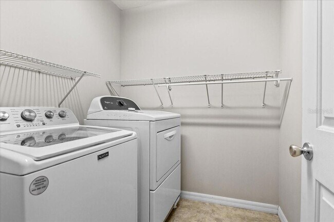 Building Photo - 1527 Angler Avenue