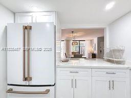 Building Photo - 350 Grapetree Dr