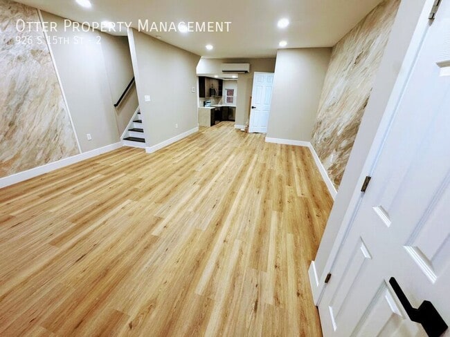 Building Photo - 926 S 15th St