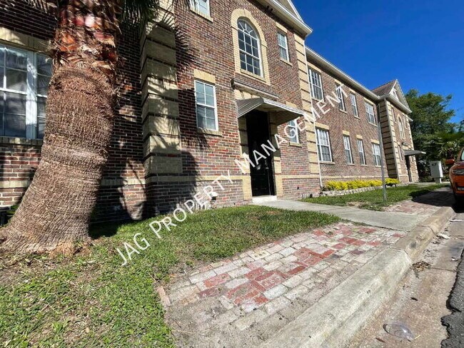 Building Photo - 931 Rubel St