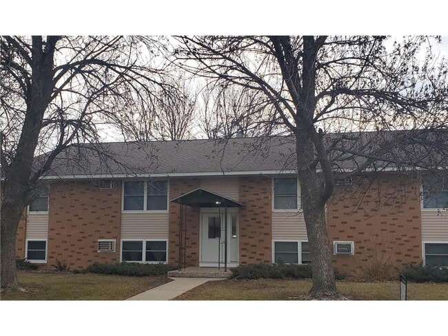 Building Photo - 417 3rd St SE