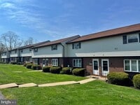 Building Photo - 227 Catalpa Ln
