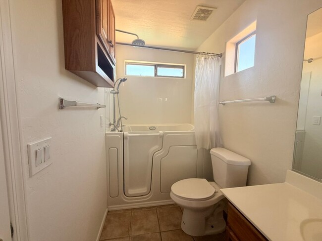 Building Photo - Cul-de-Sac Living | 3 Bed + Bonus Room | Pool + Greenbelt Views