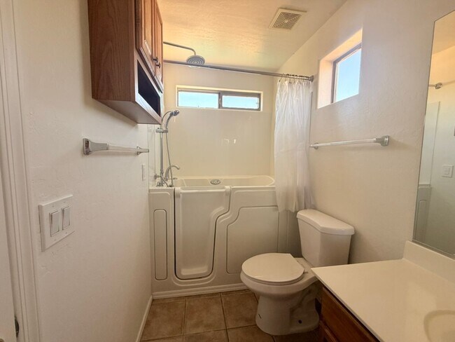 Building Photo - Price Reduced! This is an incredible value for a pool home in Avondale.