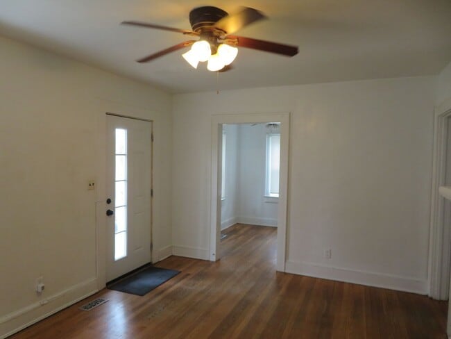 Building Photo - 815 Floral Ave